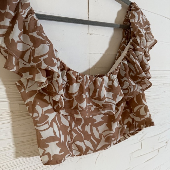 Dynamite Rosalia Ruffle Top | Size M | Neutral Leaf Print - Picture 5 of 7